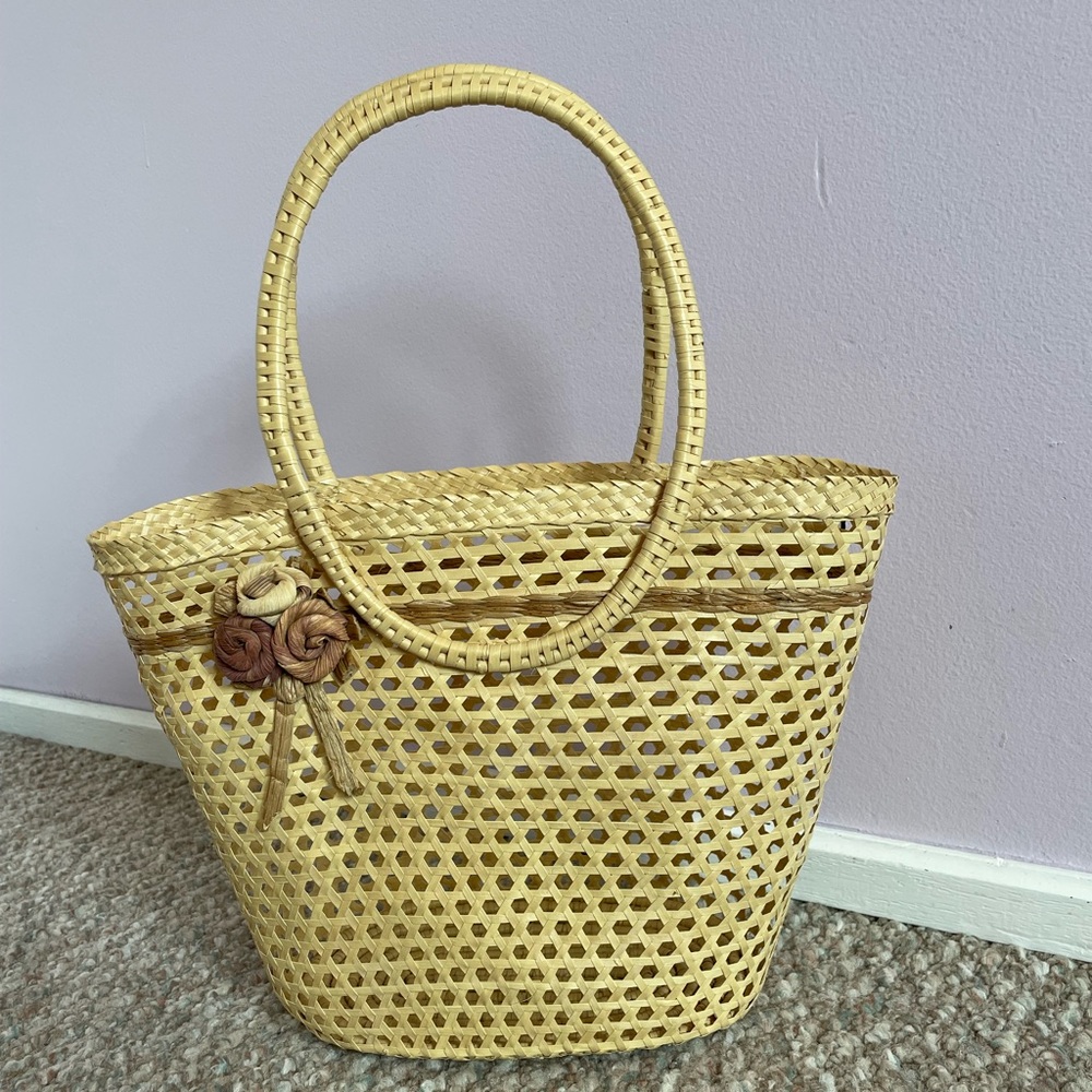 Summertime basket bag